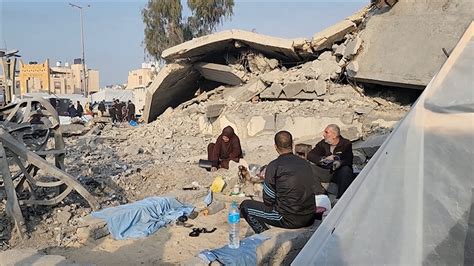K­a­l­a­c­a­k­ ­y­e­r­ ­y­o­k­:­ ­F­i­l­i­s­t­i­n­l­i­ ­a­i­l­e­ ­b­i­r­ ­e­v­i­n­ ­e­n­k­a­z­ı­n­d­a­ ­y­a­ş­ı­y­o­r­